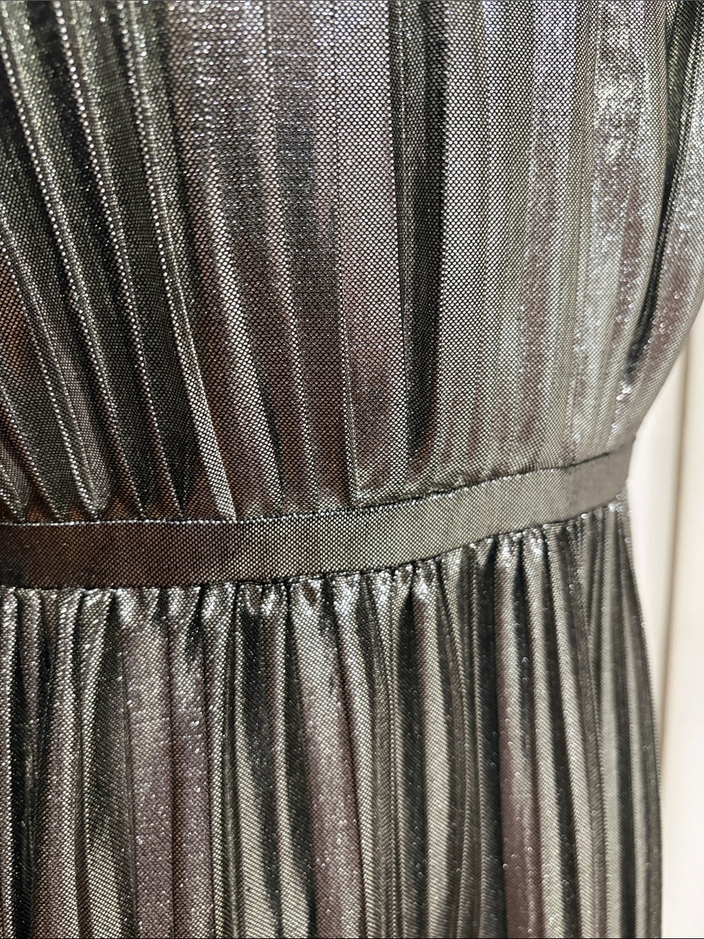 Vince Camuto Metallic  Pleated Halter Maxi gown Dress glam sparkle NWOT size 6 - Picture 7 of 13